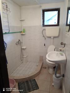 Koupelna v ubytování Apartmani Gina + 11 fotografií