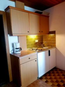 a small kitchen with a sink and a microwave at Kohlegghof in Schwemmberg