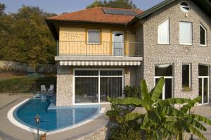 Bazén v ubytovaní A Mecsek Gyöngye Apartmanhaz alebo v jeho blízkosti