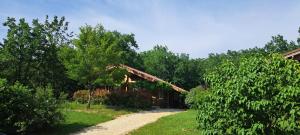 Fotografia z galérie ubytovania Chalet au calme cœur du LOT v destinácii Mauroux