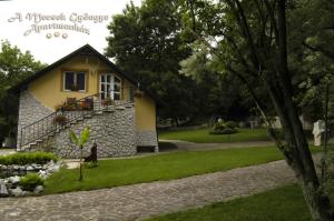 Vonkajšia záhrada v ubytovaní A Mecsek Gyöngye Apartmanhaz