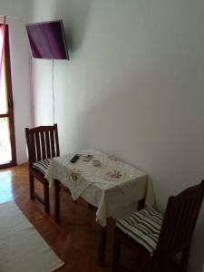 TV a/nebo společenská místnost v ubytování Apartments Almaja Villa