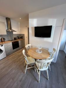 Kuchyň nebo kuchyňský kout v ubytování A spacious flat + 2 fotografie