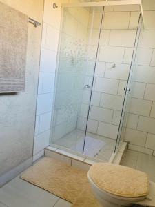 SekampanengにあるAsante sana guest houseのギャラリーの写真