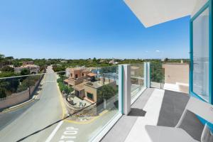 Балкон или терраса в Hostal Cala Llombards