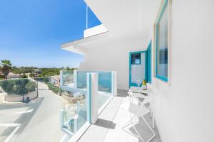 Балкон или терраса в Hostal Cala Llombards