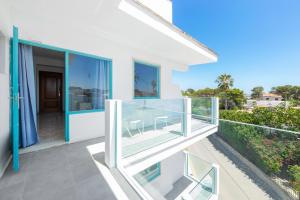 Балкон или терраса в Hostal Cala Llombards