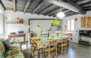 Cucina o angolo cottura di Amazing Apartment In Codivara With Wifi