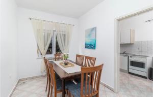 a kitchen and dining room with a table and chairs at 2 Bedroom Gorgeous Apartment In Pobri in Volosko