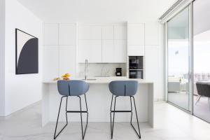 Fotografie z fotogalerie ubytování Crystal I Luxury Apartments by EnjoyaHome v destinaci Acantilado de los Gigantes