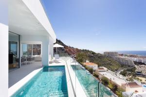 Fotografie z fotogalerie ubytování Crystal I Luxury Apartments by EnjoyaHome v destinaci Acantilado de los Gigantes + 37 fotografií
