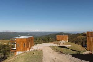 a house on top of a hill with a dirt road at Chalés de luxo na Serra Catarinense - VST in Annitapolis