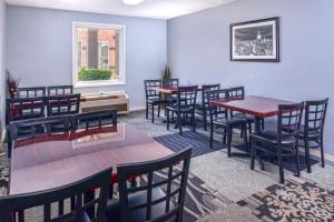 a restaurant with tables and chairs in a room at Country Garden & Suites in Benton