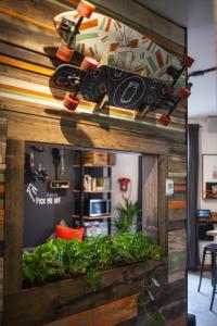 a skateboard on top of a wooden wall with plants at Le Bed & Cocktail - Appartement sur l'Avenue du Mont-Royal in Montréal