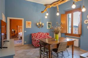 a living room with a table and a couch at La Siesta in Poggibonsi
