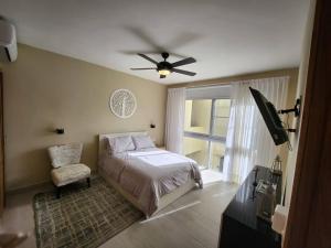 Postel nebo postele na pokoji v ubytování Apartamento moderno con piscina