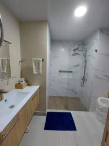 Koupelna v ubytování Apartamento moderno con piscina