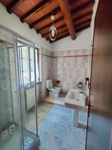 a bathroom with a sink and a toilet at Casa VALGRAZIOSA in Calci