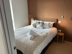 a bedroom with a bed with pillows on it at 2bedroom luxury apartment city centre in Manchester