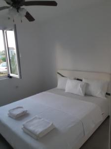Postel nebo postele na pokoji v ubytování Dinos Apartments