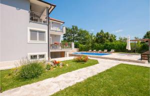 Bazén v ubytování Four-Bedroom Holiday Home In Blato Na Cetini nebo v jeho okolí + 31 fotografií