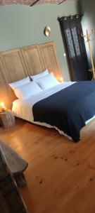 Una cama o camas en una habitación de Coeur de ferme en Pévèle