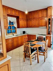 Kuchyň nebo kuchyňský kout v ubytování Dina's Beach House