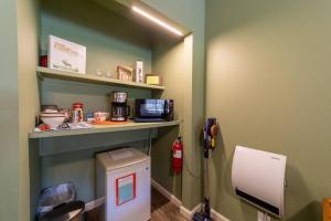 a hospital room with a counter and aacistacistacistacist at Elk Meadow Cabins 15B Lady Bird - Single Room in Orick