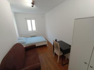Posteľ alebo postele v izbe v ubytovaní Appartements et studio rénovés en 2022, Intra Muros Avignon