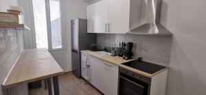 Kuchyňa alebo kuchynka v ubytovaní Appartements et studio rénovés en 2022, Intra Muros Avignon