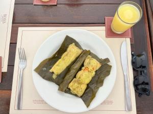 Jídlo v hotelu nebo okolí + 55 fotografií