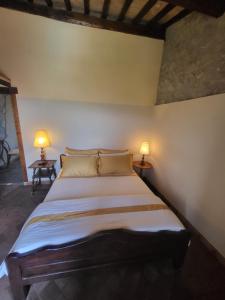Country House La Collina di Bargiano - Casa Raffaella客房内的一张或多张床位