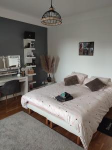 a bedroom with a bed and a desk and a keyboard at Maison au calme proche centre ville in Le Mans