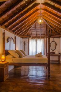 a bedroom with a large bed with a wooden ceiling at Hotel rural casona Santo Domingo in Güimar