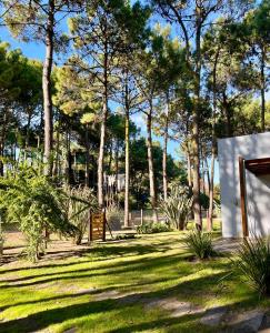 Κήπος έξω από το Casa De Los Titanes, ideal para familias - Ayres del Bosque Alojamientos