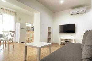 Μια τηλεόραση ή/και κέντρο ψυχαγωγίας στο Cozy & Elegant Appartement Narbonne