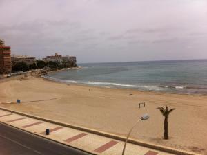 Fotografia z galérie ubytovania Frente al mar, a 10 metros de la playa, vistas increíbles del mar, reformado 2021 !!! v destinácii El Campello
