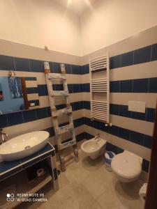 Phòng tắm tại Affittacamere Sapore di Mare