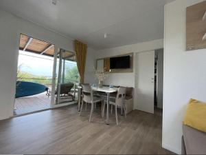 TV a/nebo společenská místnost v ubytování Sha-Shaaa Luxury Mobile Home - Terra Park SpiritoS