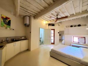 Posteľ alebo postele v izbe v ubytovaní CASINA TOSCANA, Cozy studio in the heart of Campiglia Marittima with FREE Wi-Fi