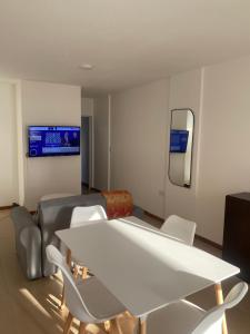 Fotografie z fotogalerie ubytování Apartamento a metros de la costanera y el lago v destinaci Villa María + 37 fotografií