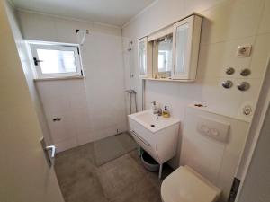 Ein Badezimmer in der Unterkunft Apartments Ivanka