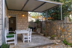 Ein Patio oder anderer Außenbereich in der Unterkunft Apartments Ivanka