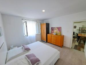 Ein Bett oder Betten in einem Zimmer der Unterkunft Apartments Ivanka