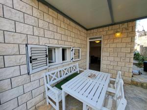 Ein Balkon oder eine Terrasse in der Unterkunft Apartments Ivanka