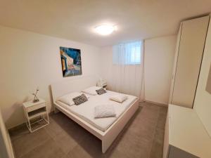 Ein Bett oder Betten in einem Zimmer der Unterkunft Apartments Ivanka