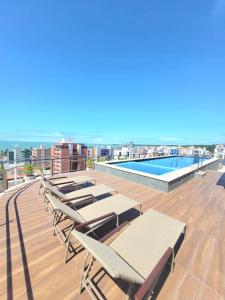 The swimming pool at or close to Apartamento praia Cabo Branco - João Pessoa