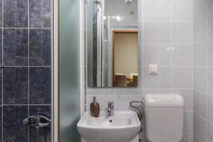 Kúpeľňa v ubytovaní Apartments by the sea Pridraga - Cuskijas, Novigrad - 6306