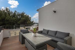 Balkón alebo terasa v ubytovaní Apartments by the sea Pridraga - Cuskijas, Novigrad - 6306