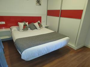 Ein Bett oder Betten in einem Zimmer der Unterkunft Apartamentos en Leis Muxia